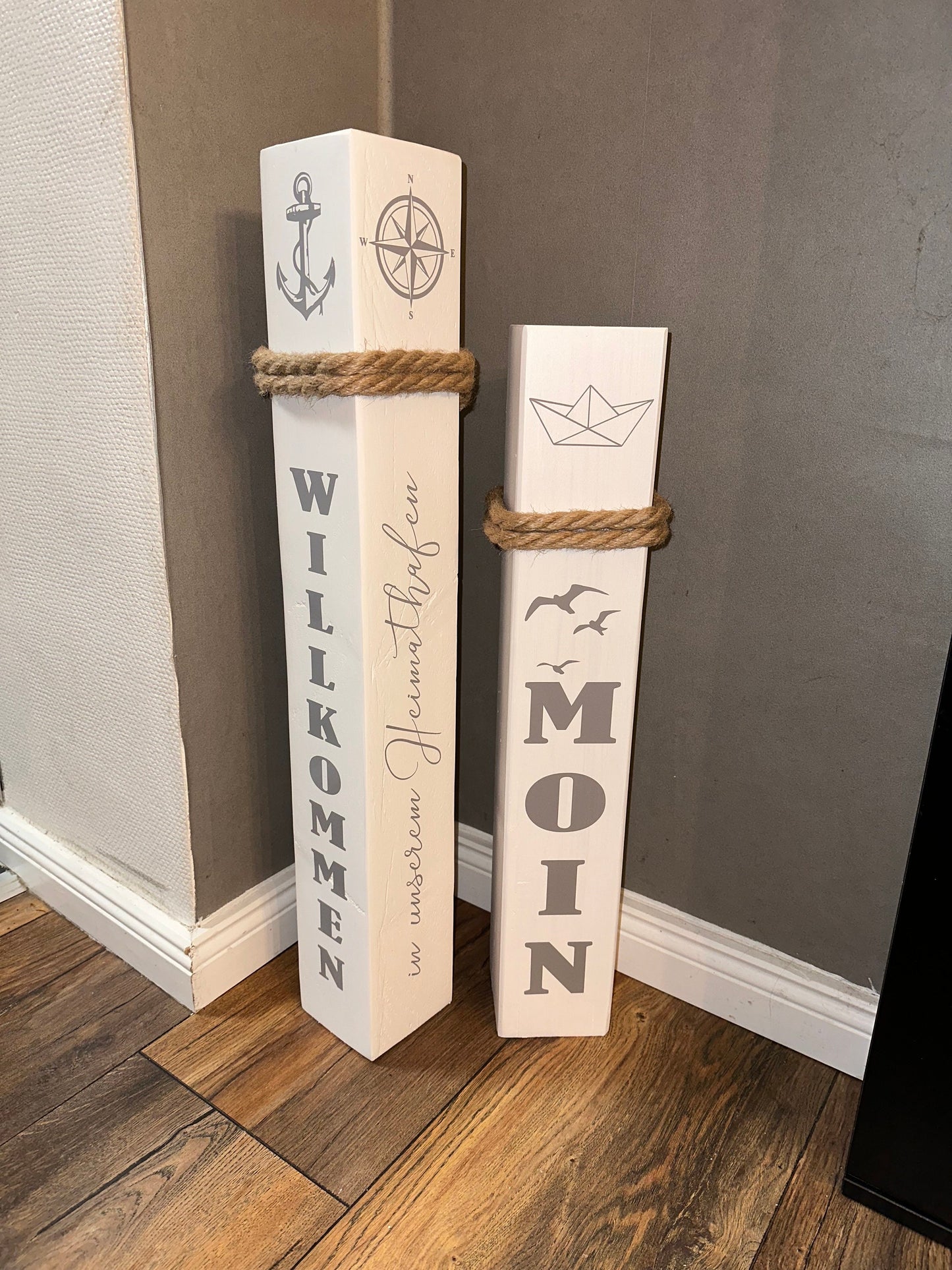 Nautical Wooden Bollards Set of 2 – Maritime Coastal Home Decor | Handmade Wooden Posts with Anchor & Moin | Beach House Decoration