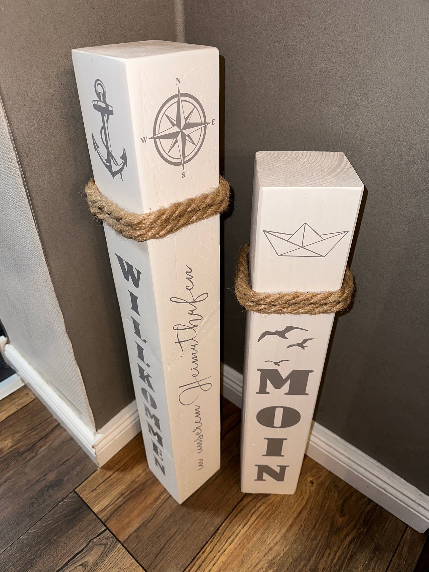 Nautical Wooden Bollards Set of 2 – Maritime Coastal Home Decor | Handmade Wooden Posts with Anchor & Moin | Beach House Decoration