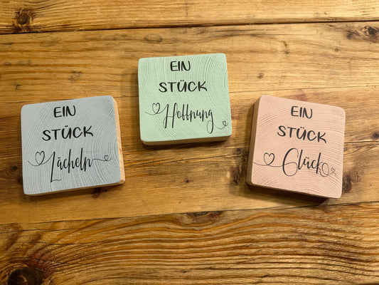 Holzdeko „Ein Stück …“ – Holzquadrat mit Spruch | Geschenkidee | Wunschtext möglich (1 Stück oder 3er-Set)