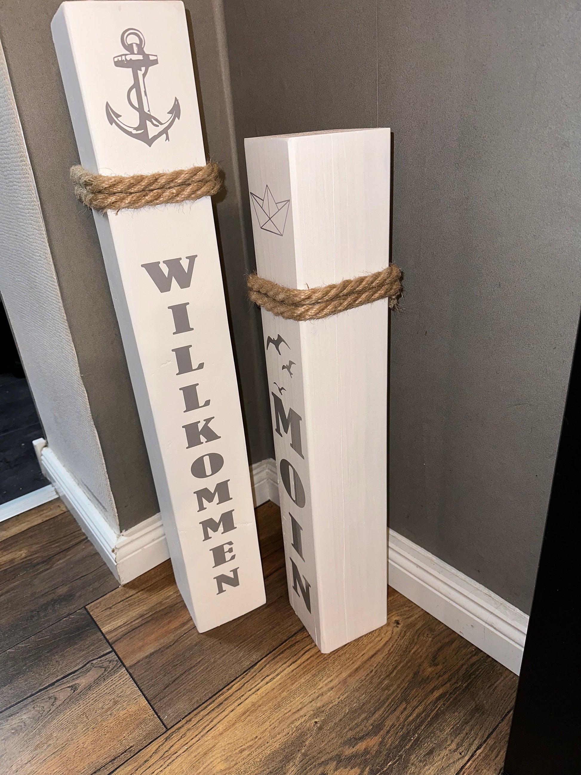Nautical Wooden Bollards Set of 2 – Maritime Coastal Home Decor | Handmade Wooden Posts with Anchor & Moin | Beach House Decoration