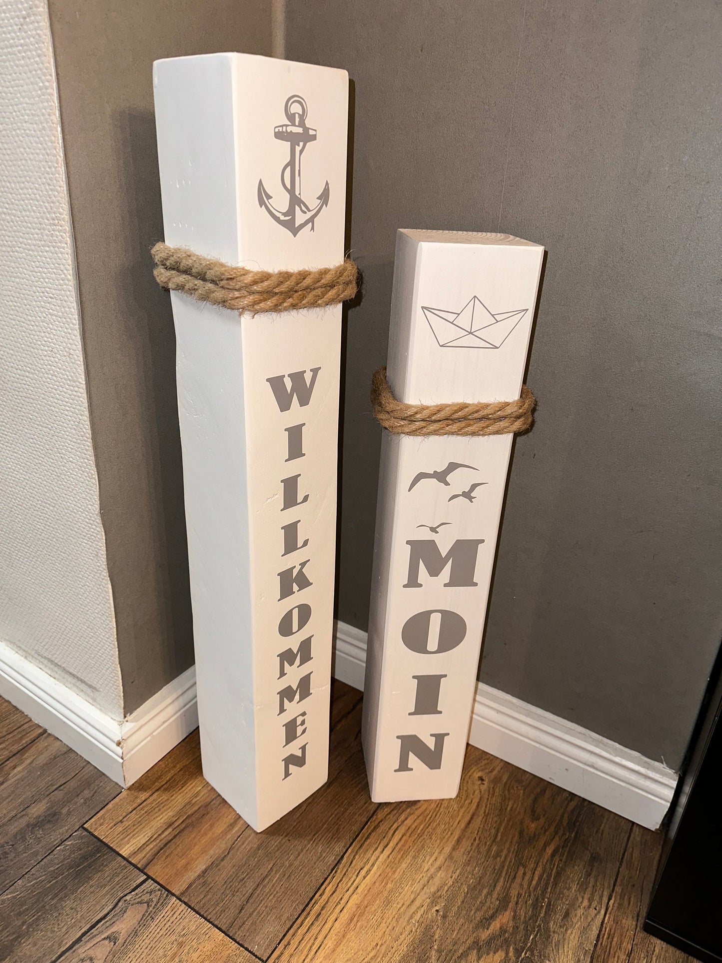 Nautical Wooden Bollards Set of 2 – Maritime Coastal Home Decor | Handmade Wooden Posts with Anchor & Moin | Beach House Decoration