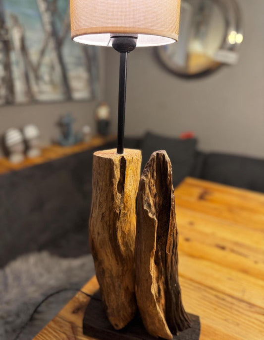 Lampe aus Treibholz, Unikat, Tischlampe maritim, Holzlampe, individuell Geschenk, Tischdeko, Meer, Anker, Heimathafen