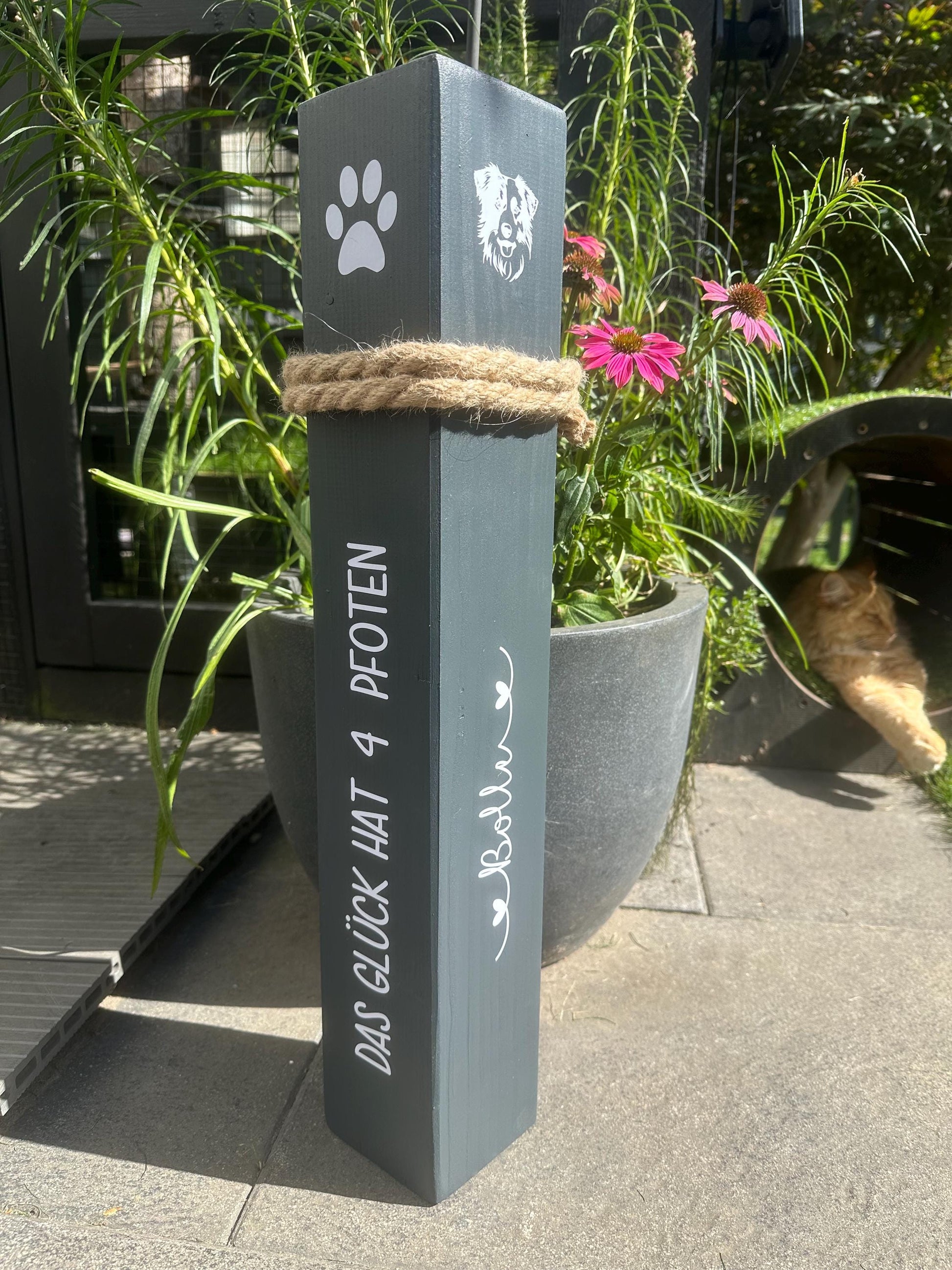 Personalized Wooden Pillar for Pet Lovers | Custom Dog & Cat Memorial Bollard | Nautical Home and Garden Decor | Unique Pet Keepsake Gift