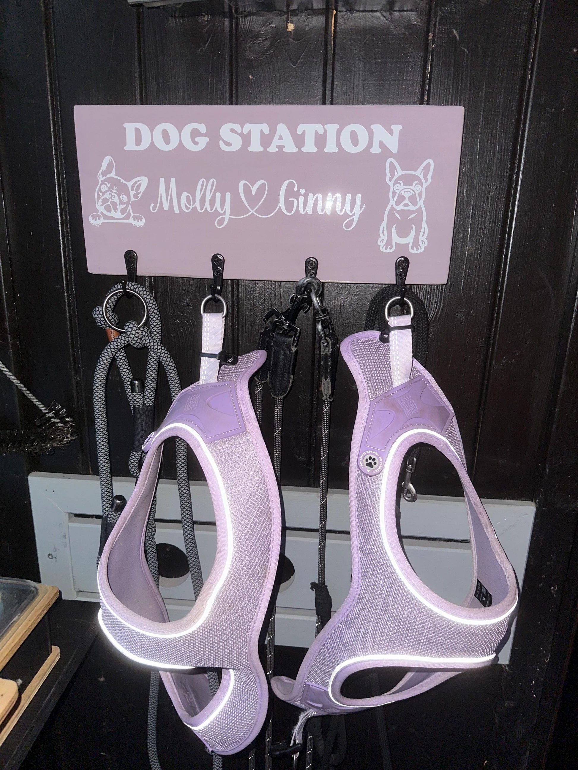 Personalized Dog Leash Holder | Wooden Dog Station with Name & Breed Symbol | Handmade Gift for Dog Owners | Custom Pet Leash Rack