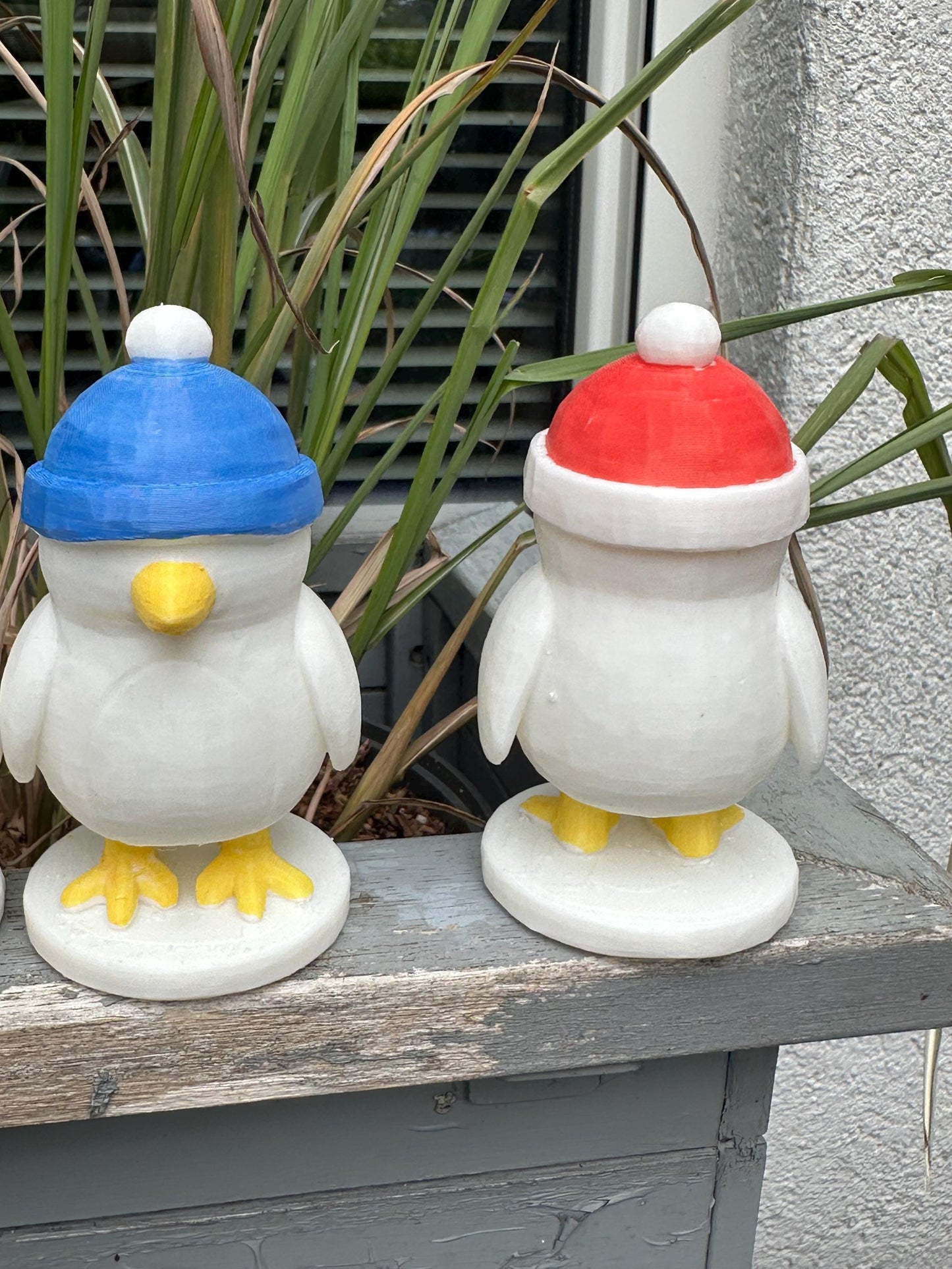 Seagull Figurine with Hat | 3D Printed Bird Sculpture | Nautical Coastal Decor Gift | Handmade Winter & Christmas Decoration