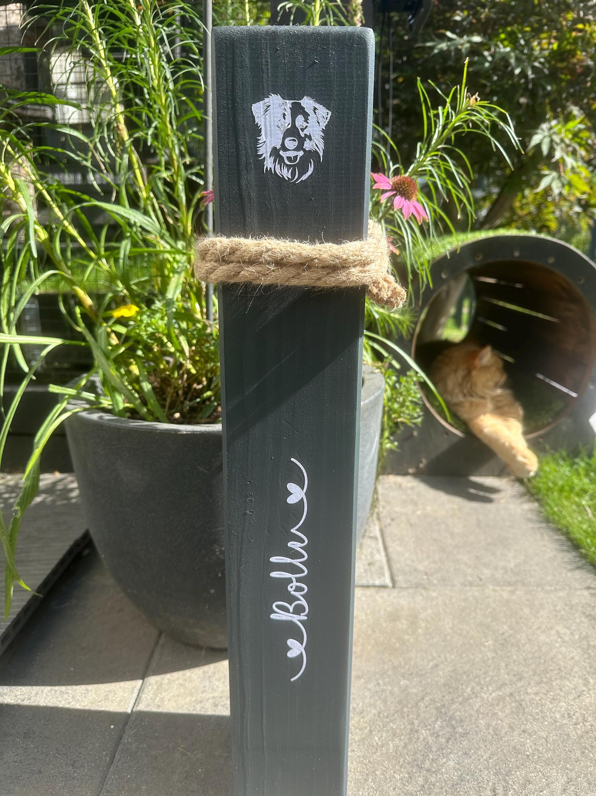 Personalized Wooden Pillar for Pet Lovers | Custom Dog & Cat Memorial Bollard | Nautical Home and Garden Decor | Unique Pet Keepsake Gift
