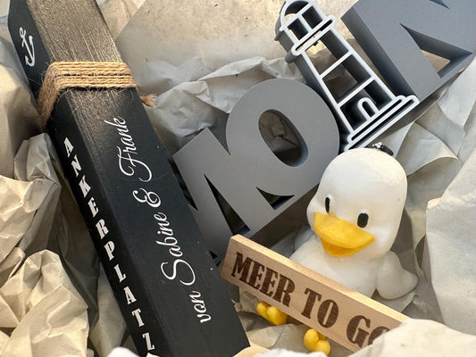 Meer to go Geschenkset mit personalisiertem Poller | Maritimes Deko-Set (Mini-Poller + Schriftzug + Möwe) | Geschenk Hochzeit, Weihnachten