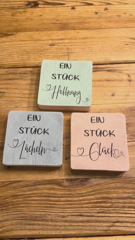 Holzdeko „Ein Stück …“ – Holzquadrat mit Spruch | Geschenkidee | Wunschtext möglich (1 Stück oder 3er-Set)